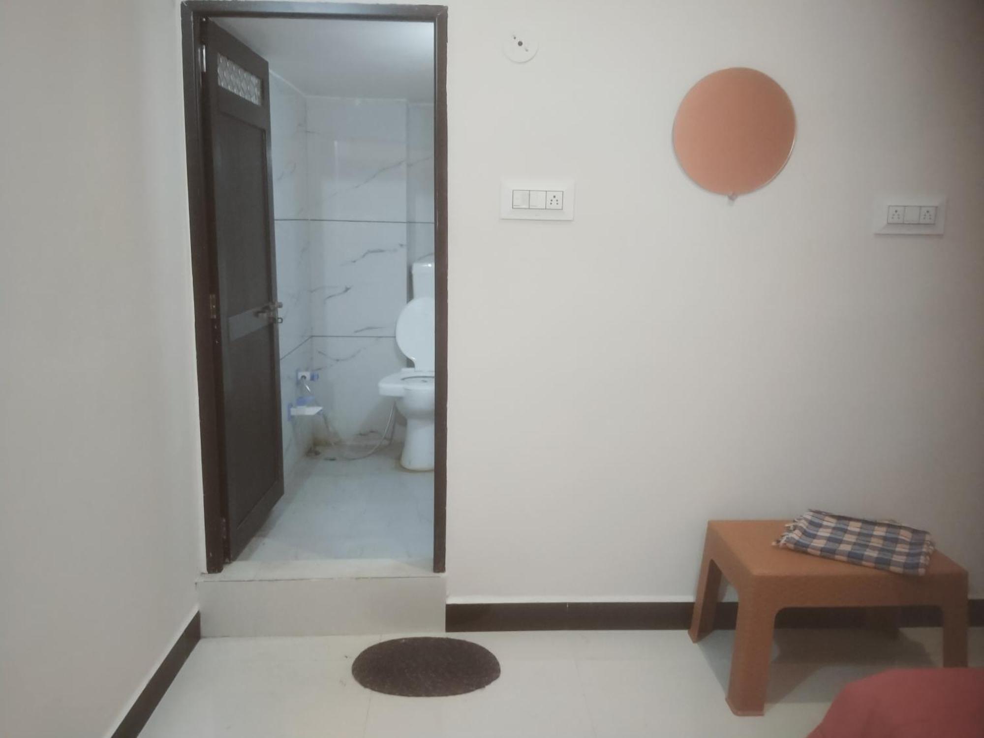 אויאיין Shivlok Guest House מראה חיצוני תמונה